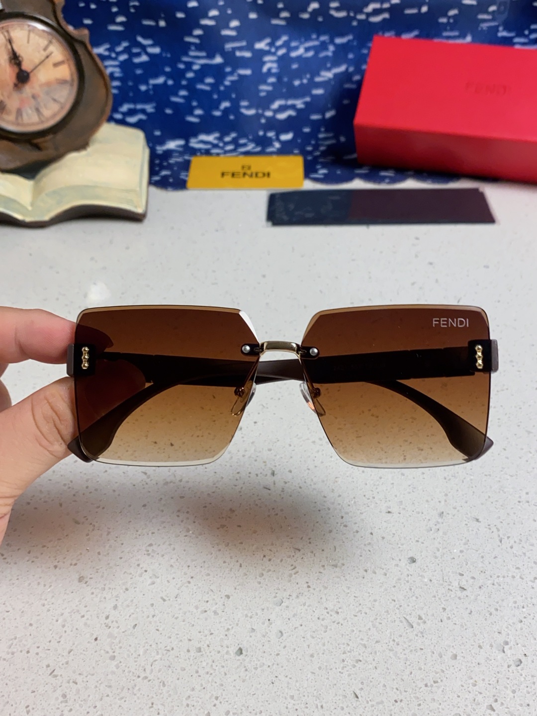 Fendi芬迪 2025新款欧美复古无框墨镜女款高级感防晒方形显瘦防紫外线个性太阳镜