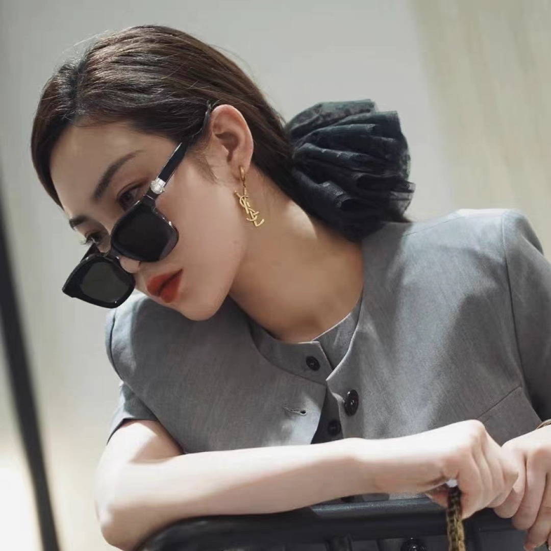 Gentle Moster(GM) 2025新款gm蒙口联名款方框素颜瘦脸潮太阳眼镜 型号：SWIPE4