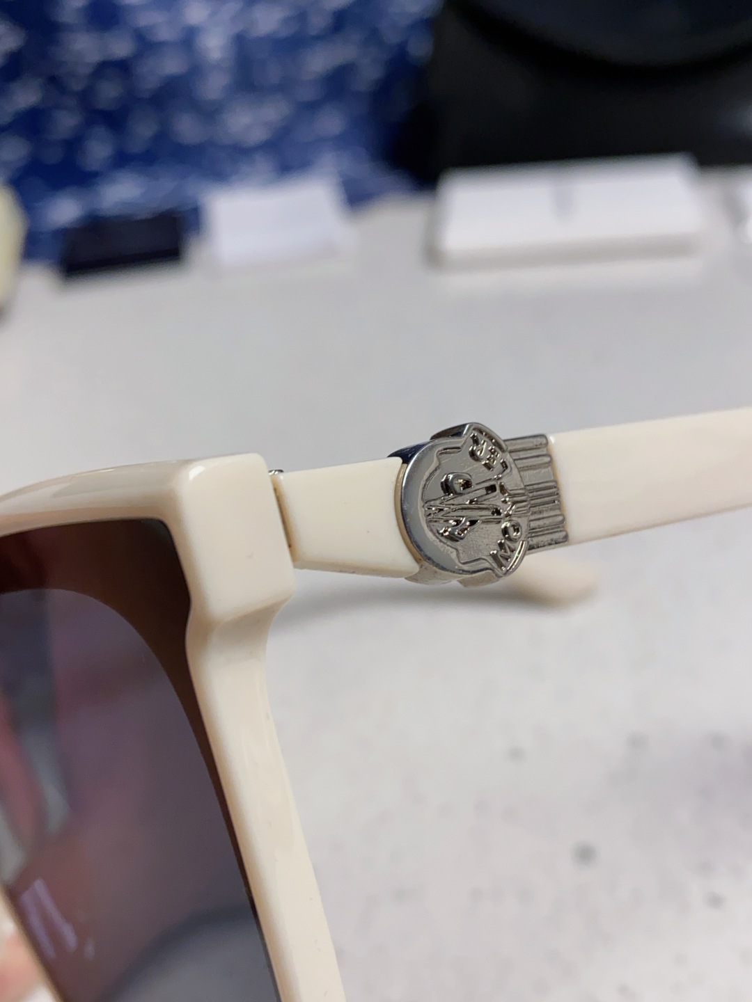 Gentle Moster(GM) 2025新款gm蒙口联名款方框素颜瘦脸潮太阳眼镜 型号：SWIPE4