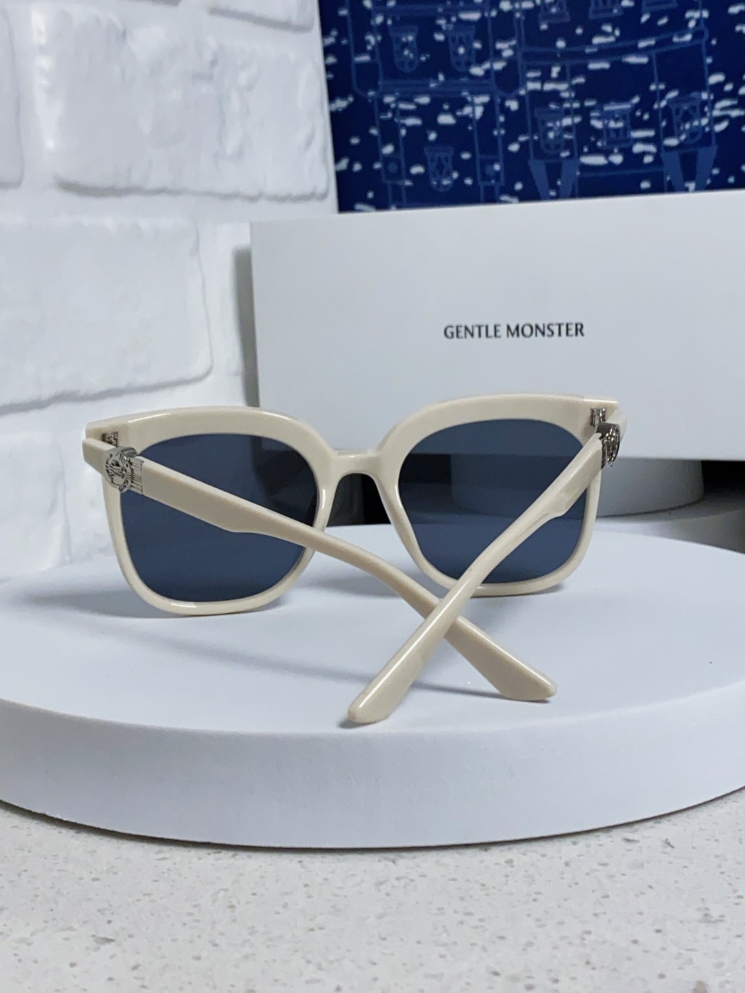 Gentle Moster(GM) 2025新款gm蒙口联名款方框素颜瘦脸潮太阳眼镜 型号：SWIPE4