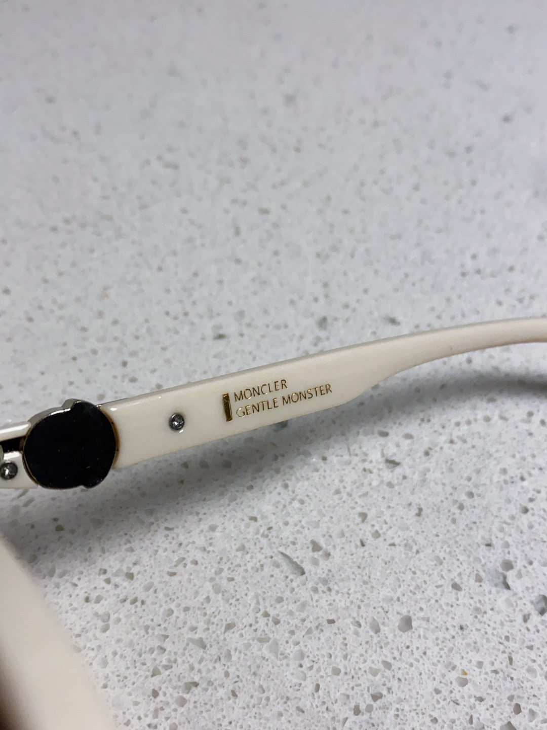 Gentle Moster(GM) 2025新款gm蒙口联名款方框素颜瘦脸潮太阳眼镜 型号：SWIPE4