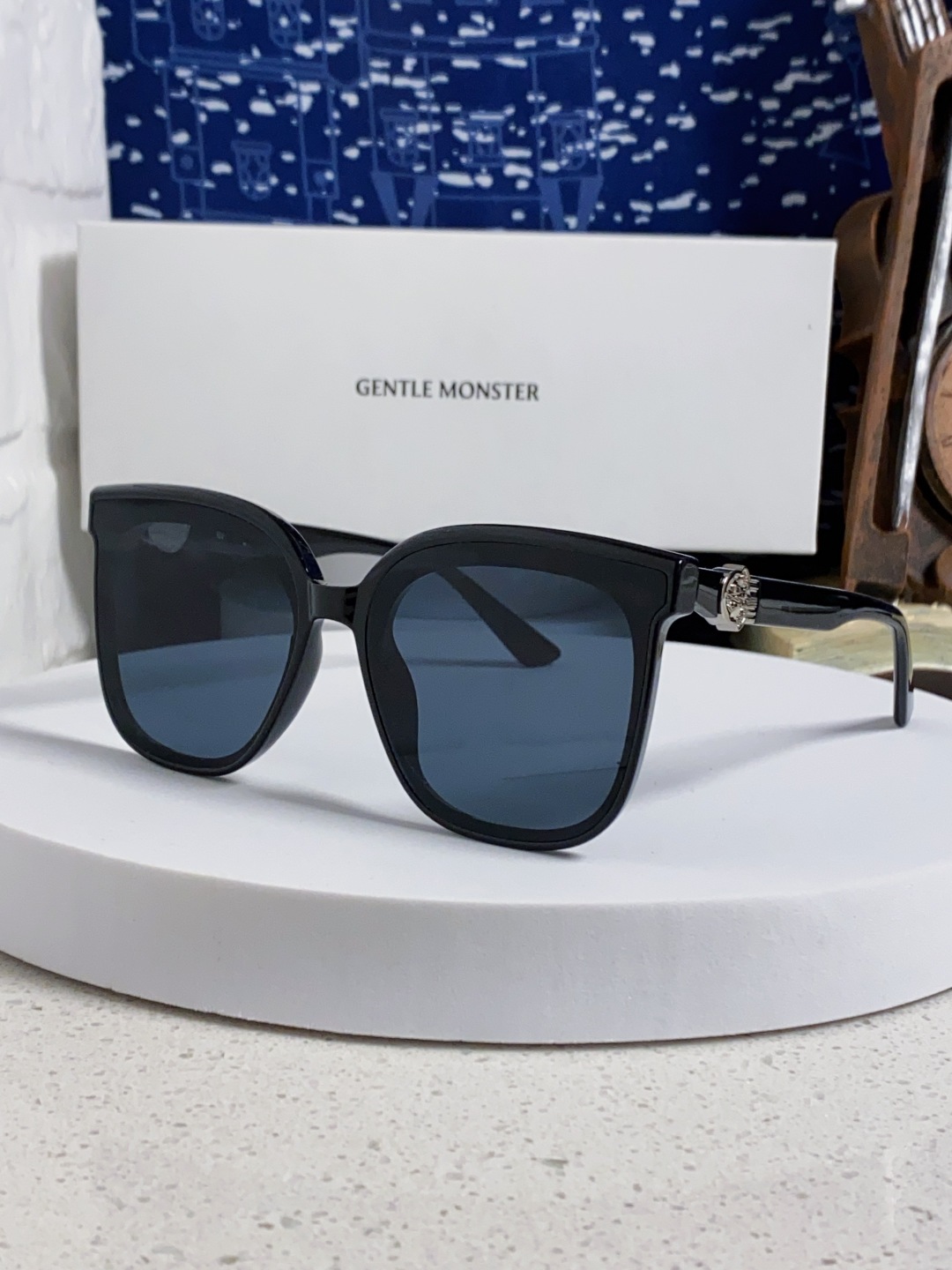 Gentle Moster(GM) 2025新款gm蒙口联名款方框素颜瘦脸潮太阳眼镜 型号：SWIPE4