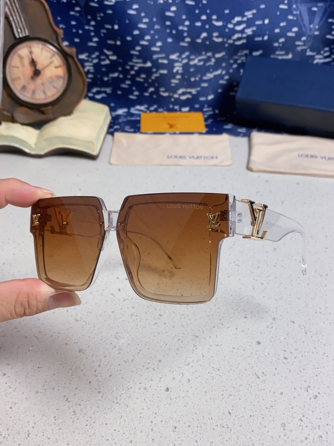 LouisVuitton路易威登 2025新款女式太阳镜防紫外线圆脸大框墨镜大脸显瘦复古网红眼镜