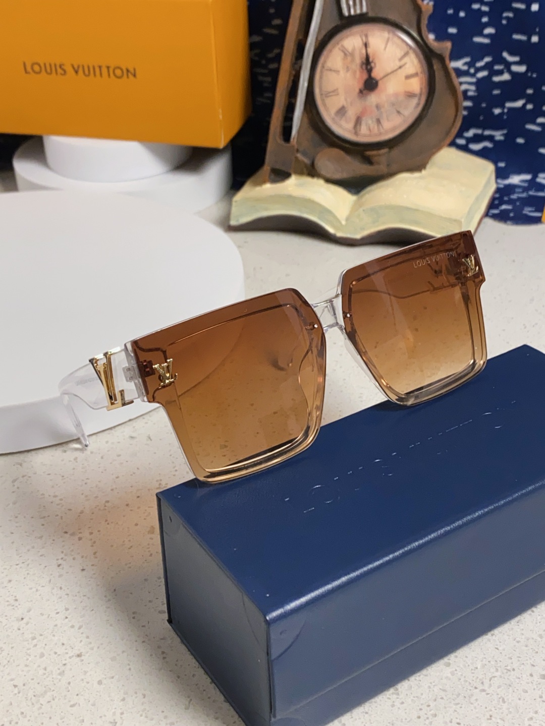 LouisVuitton路易威登 2025新款女式太阳镜防紫外线圆脸大框墨镜大脸显瘦复古网红眼镜