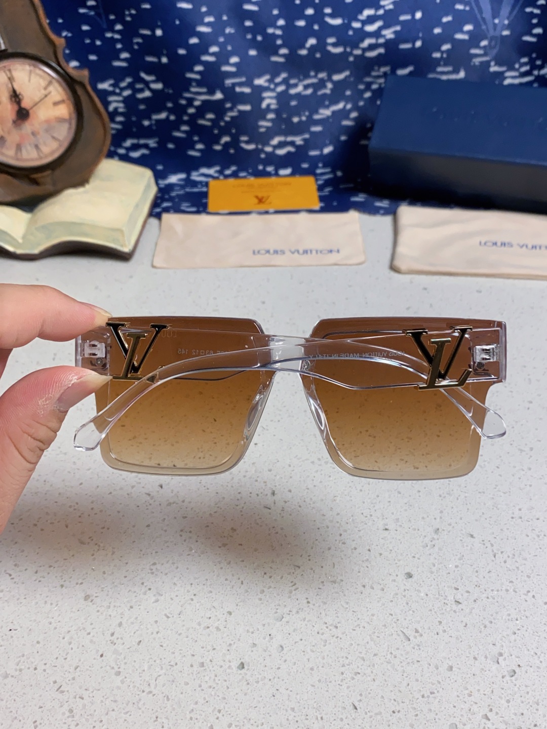 LouisVuitton路易威登 2025新款女式太阳镜防紫外线圆脸大框墨镜大脸显瘦复古网红眼镜