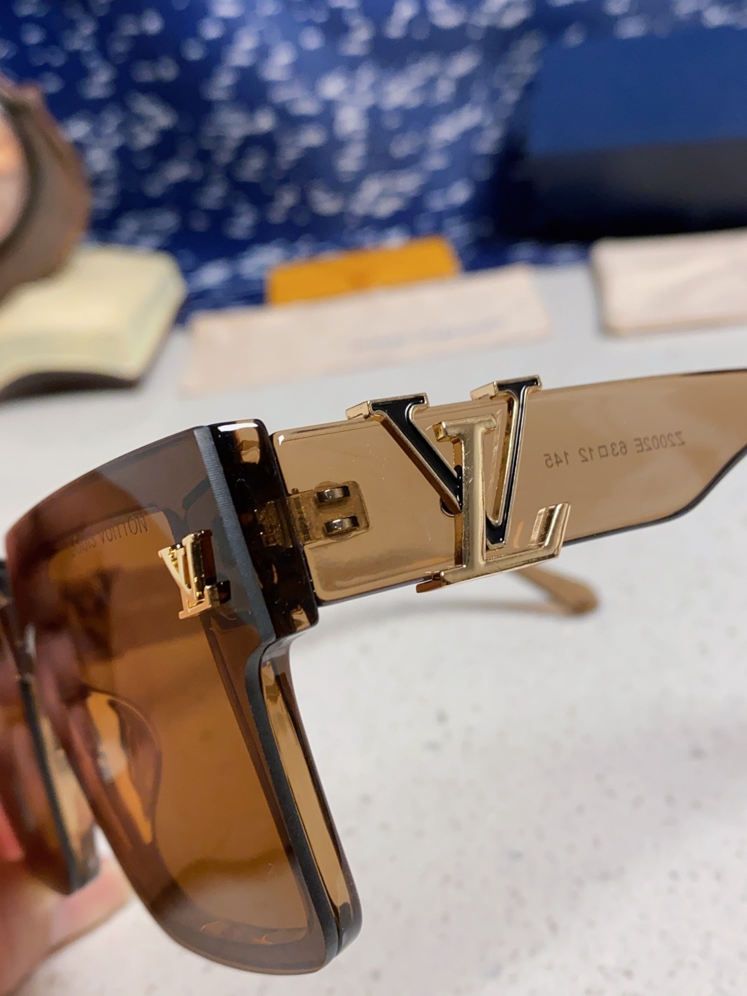 LouisVuitton路易威登 2025新款女式太阳镜防紫外线圆脸大框墨镜大脸显瘦复古网红眼镜