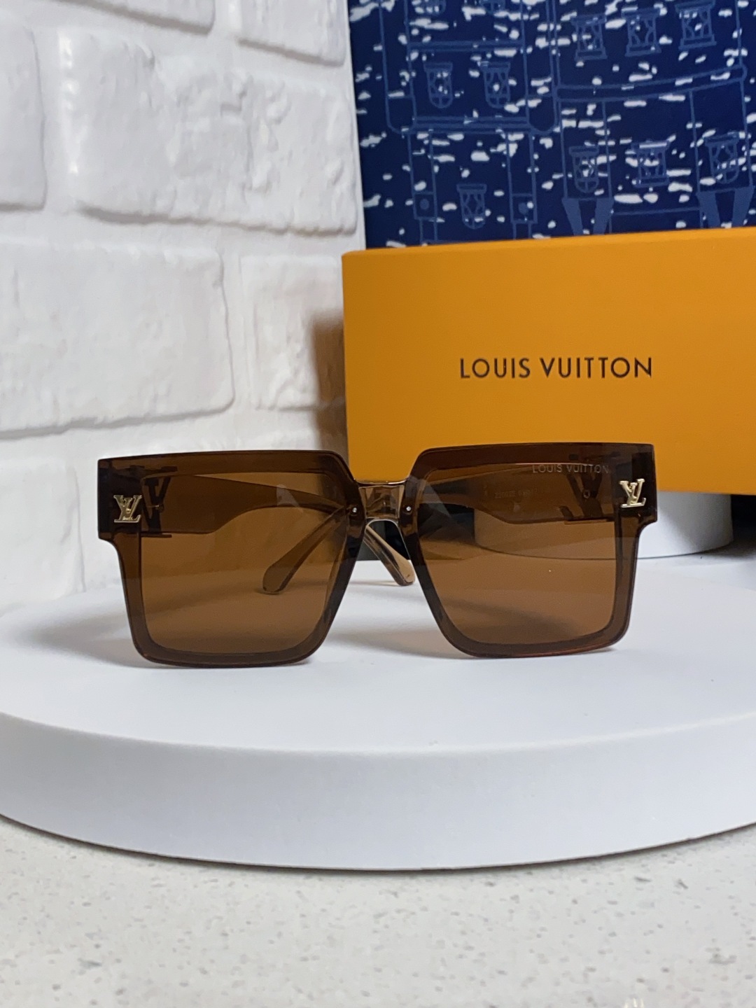 LouisVuitton路易威登 2025新款女式太阳镜防紫外线圆脸大框墨镜大脸显瘦复古网红眼镜