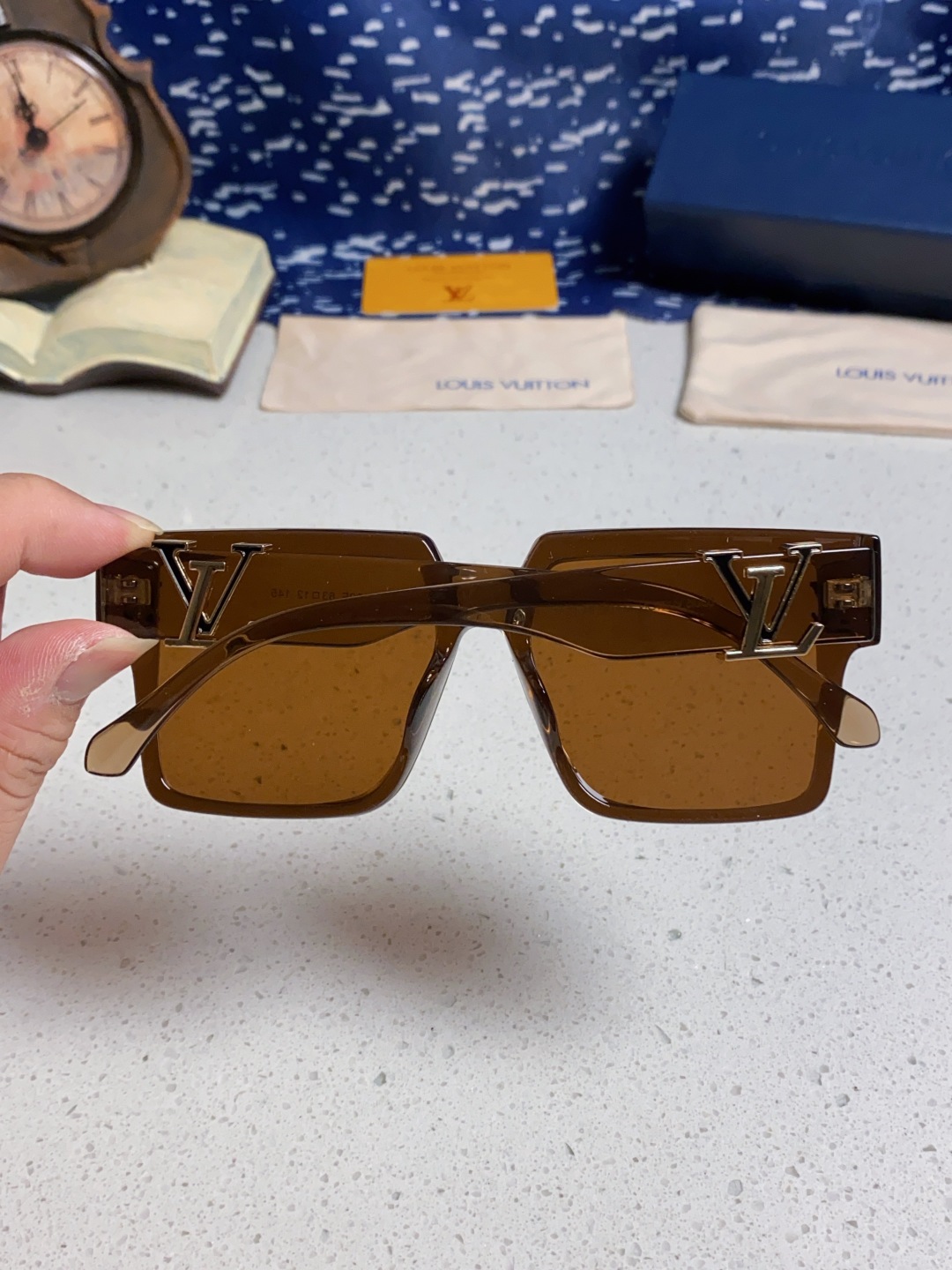 LouisVuitton路易威登 2025新款女式太阳镜防紫外线圆脸大框墨镜大脸显瘦复古网红眼镜