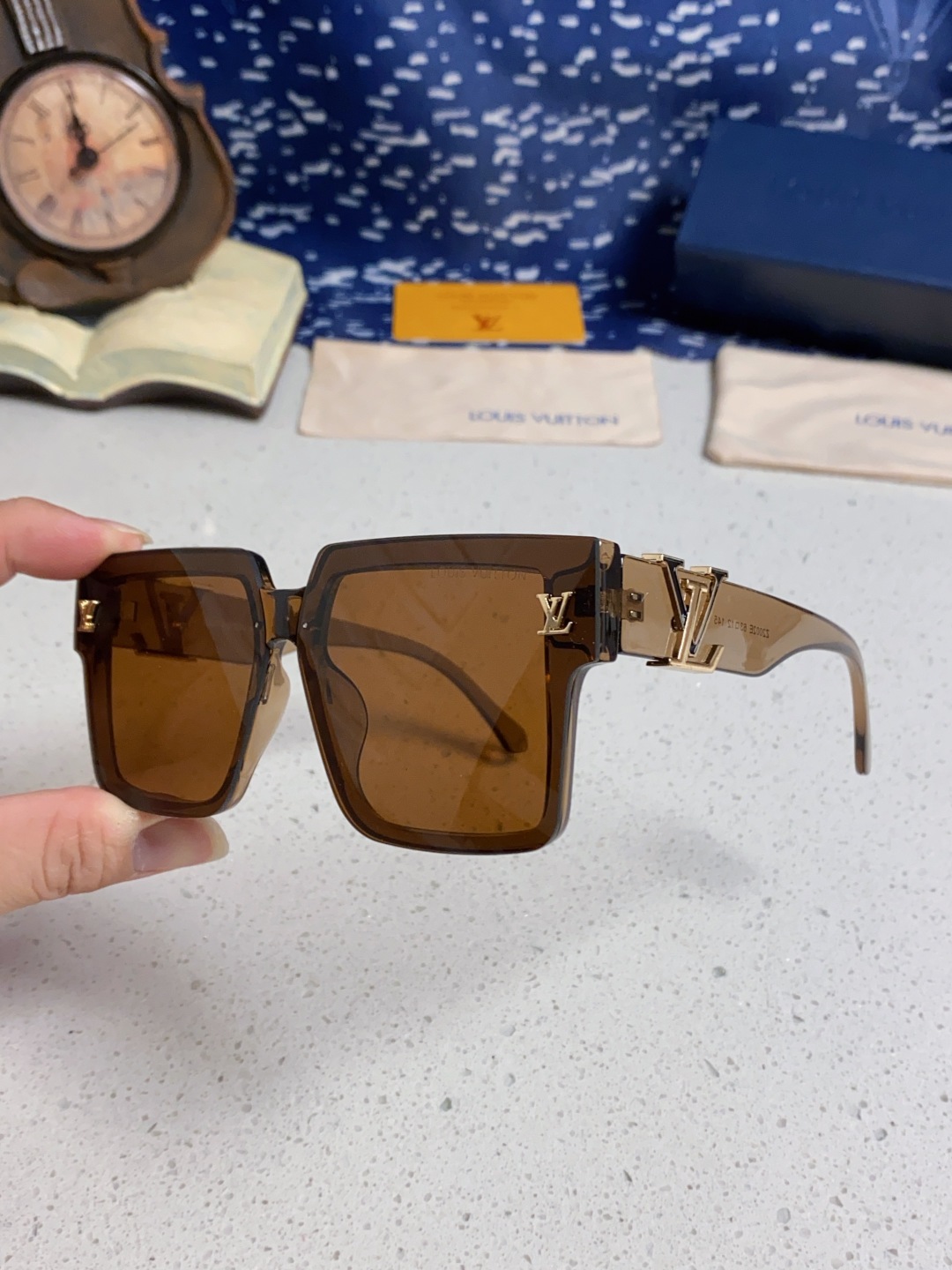 LouisVuitton路易威登 2025新款女式太阳镜防紫外线圆脸大框墨镜大脸显瘦复古网红眼镜