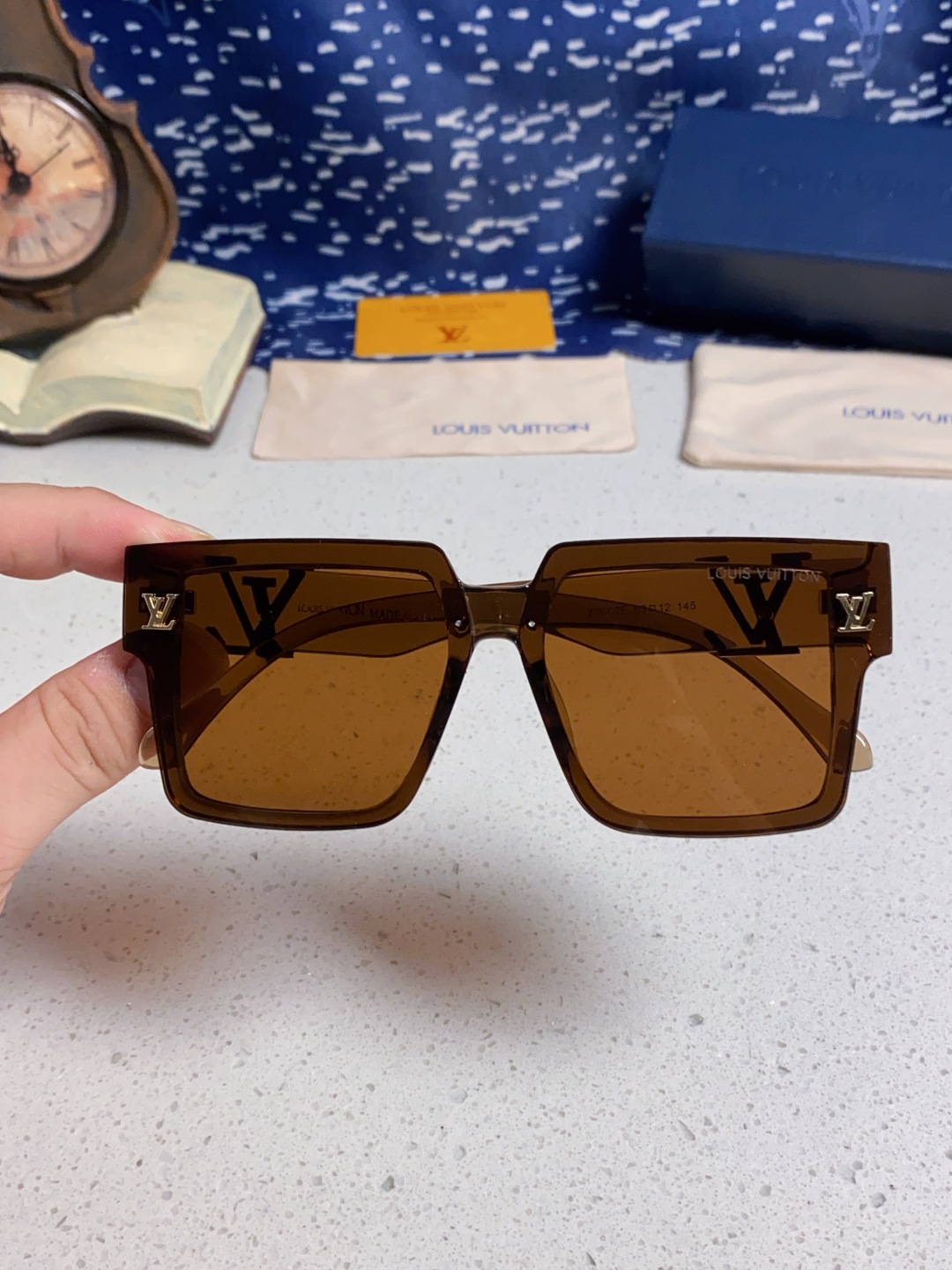 LouisVuitton路易威登 2025新款女式太阳镜防紫外线圆脸大框墨镜大脸显瘦复古网红眼镜