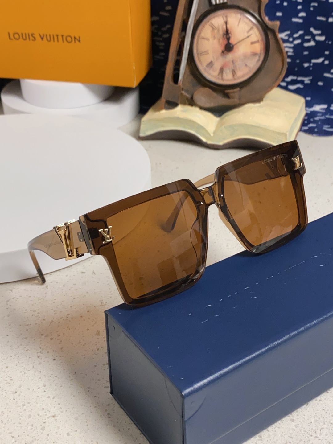 LouisVuitton路易威登 2025新款女式太阳镜防紫外线圆脸大框墨镜大脸显瘦复古网红眼镜