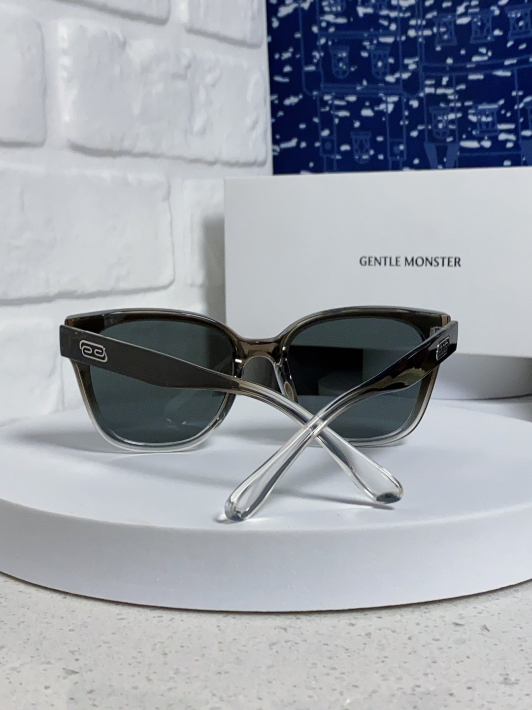 Gentle Moster(GM) 2025新款偏光爆款浮云标 极简风格 男女通用防紫外线 型号：TR3