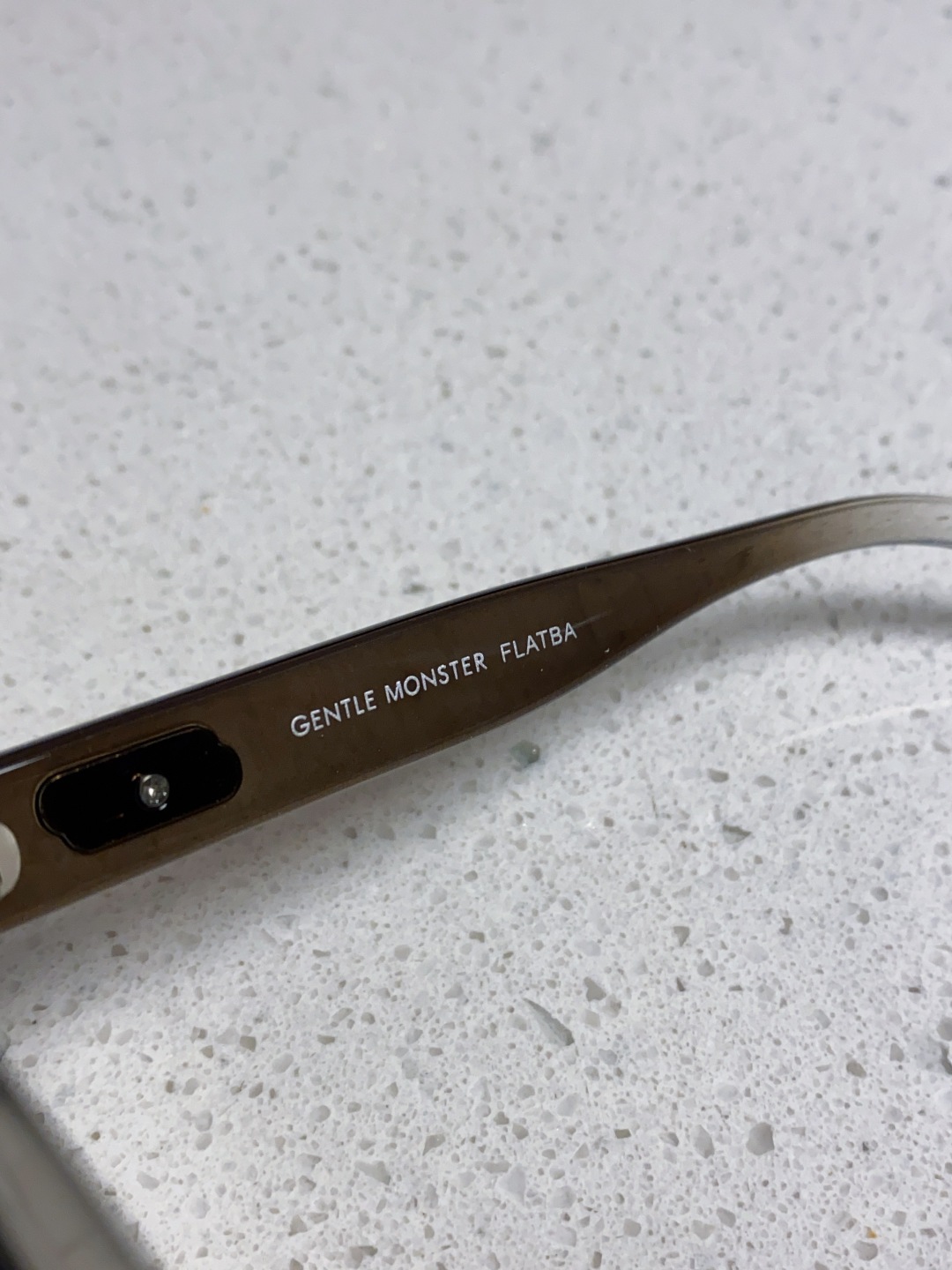 Gentle Moster(GM) 2025新款偏光爆款浮云标 极简风格 男女通用防紫外线 型号：TR3