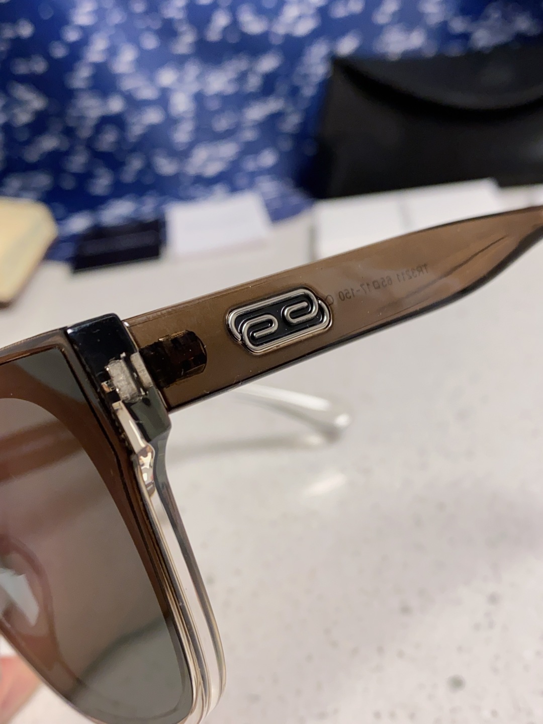 Gentle Moster(GM) 2025新款偏光爆款浮云标 极简风格 男女通用防紫外线 型号：TR3