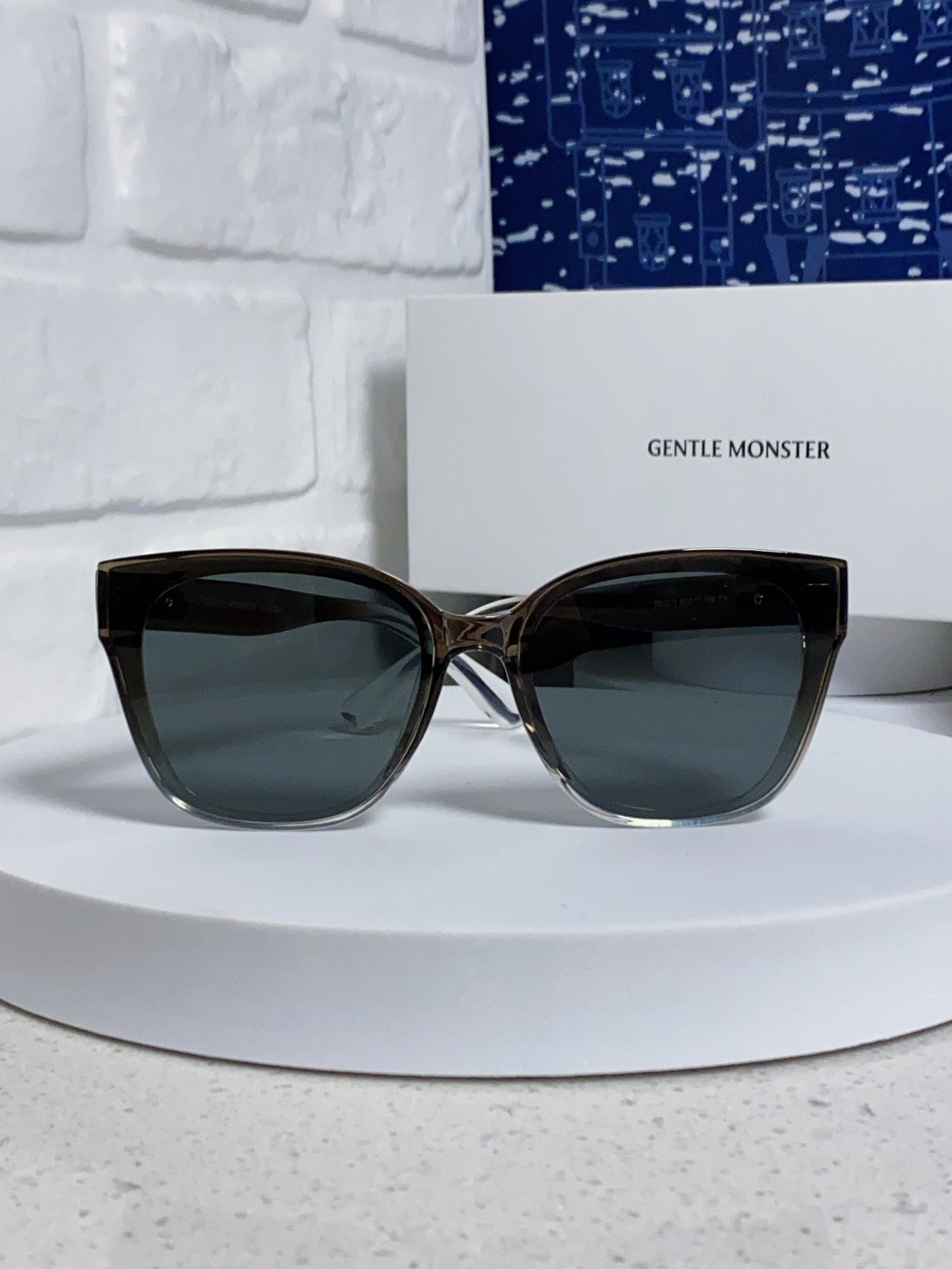 Gentle Moster(GM) 2025新款偏光爆款浮云标 极简风格 男女通用防紫外线 型号：TR3