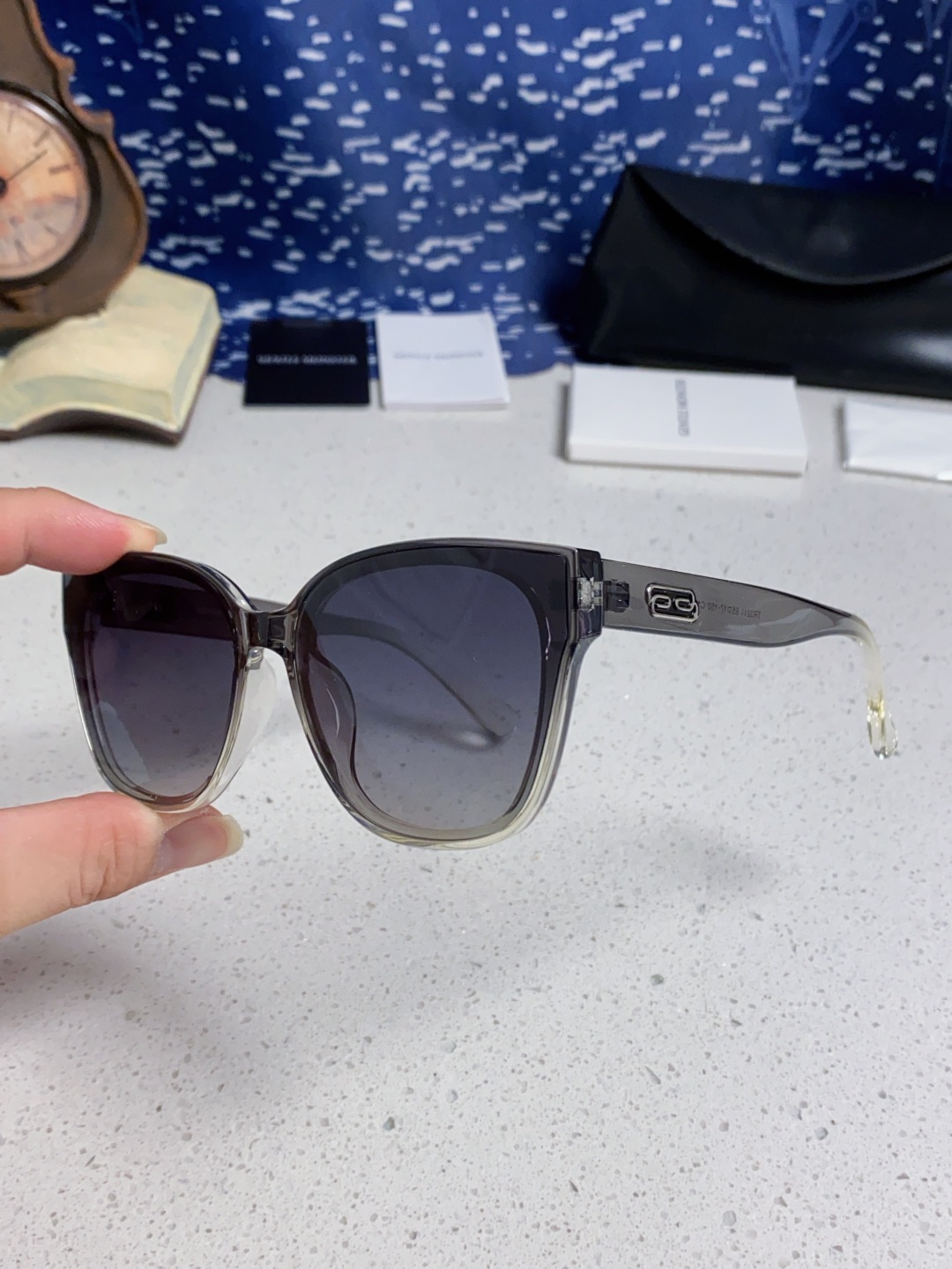 Gentle Moster(GM) 2025新款偏光爆款浮云标 极简风格 男女通用防紫外线 型号：TR3