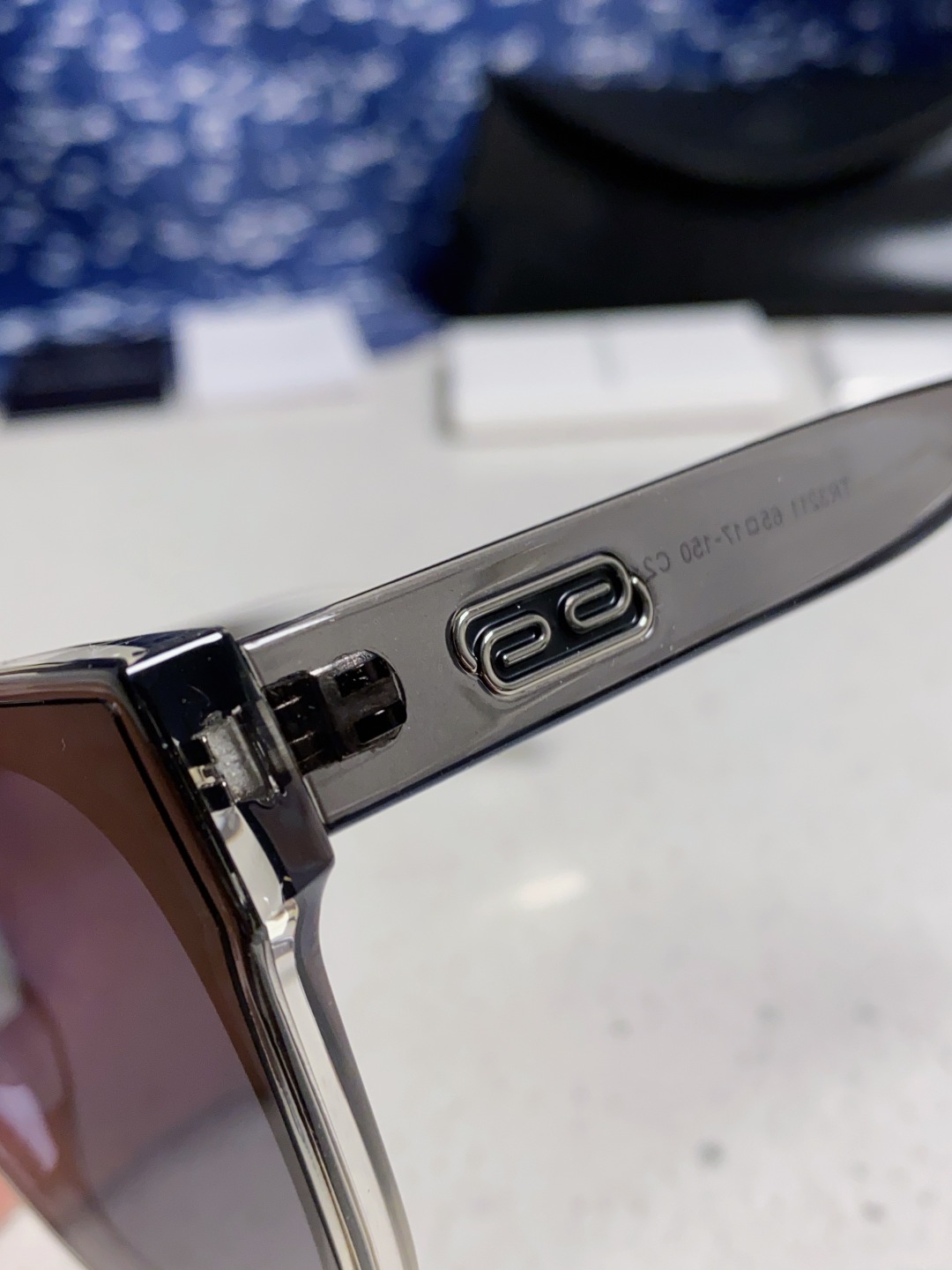 Gentle Moster(GM) 2025新款偏光爆款浮云标 极简风格 男女通用防紫外线 型号：TR3