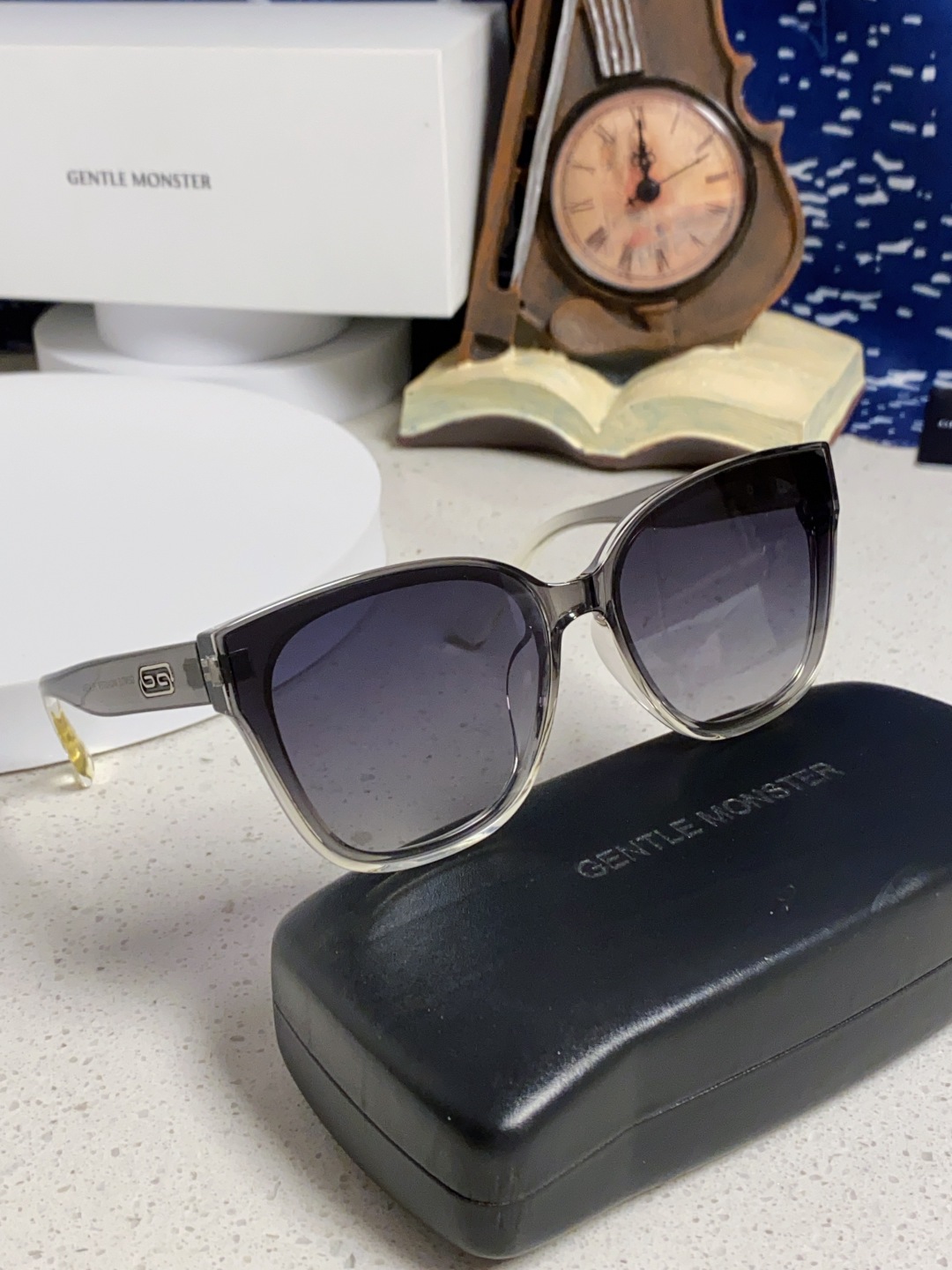 Gentle Moster(GM) 2025新款偏光爆款浮云标 极简风格 男女通用防紫外线 型号：TR3