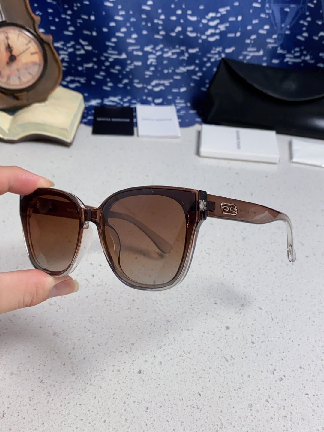 Gentle Moster(GM) 2025新款偏光爆款浮云标 极简风格 男女通用防紫外线 型号：TR3