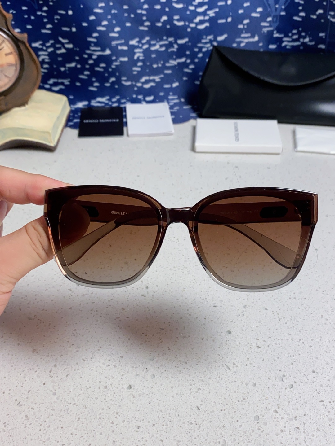 Gentle Moster(GM) 2025新款偏光爆款浮云标 极简风格 男女通用防紫外线 型号：TR3