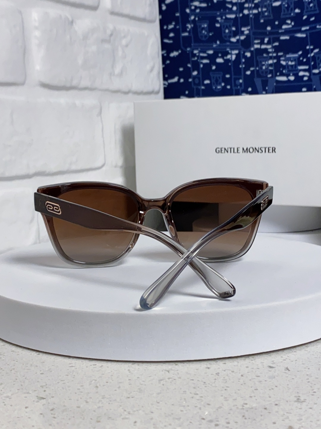 Gentle Moster(GM) 2025新款偏光爆款浮云标 极简风格 男女通用防紫外线 型号：TR3