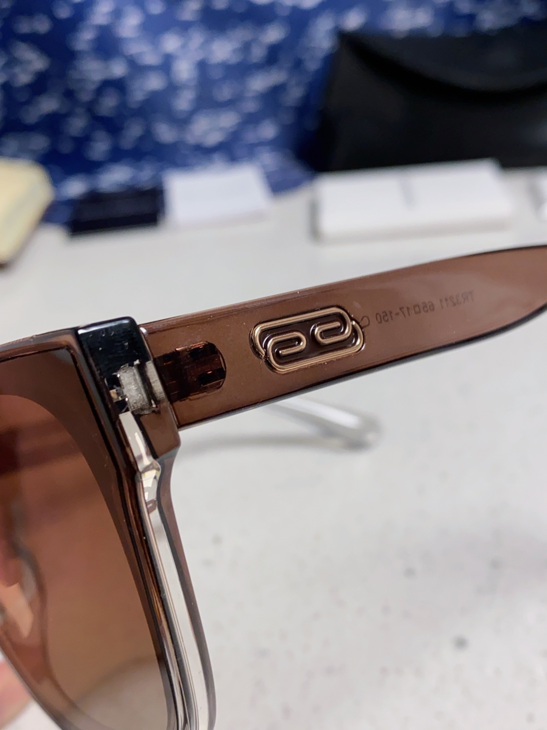 Gentle Moster(GM) 2025新款偏光爆款浮云标 极简风格 男女通用防紫外线 型号：TR3