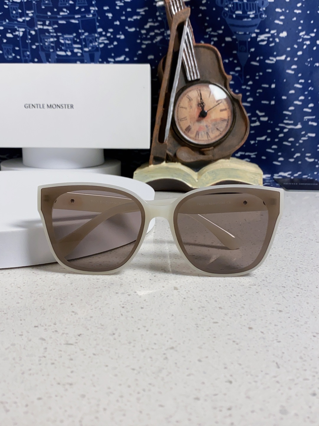 Gentle Moster(GM) 2025新款偏光爆款浮云标 极简风格 男女通用防紫外线 型号：TR3