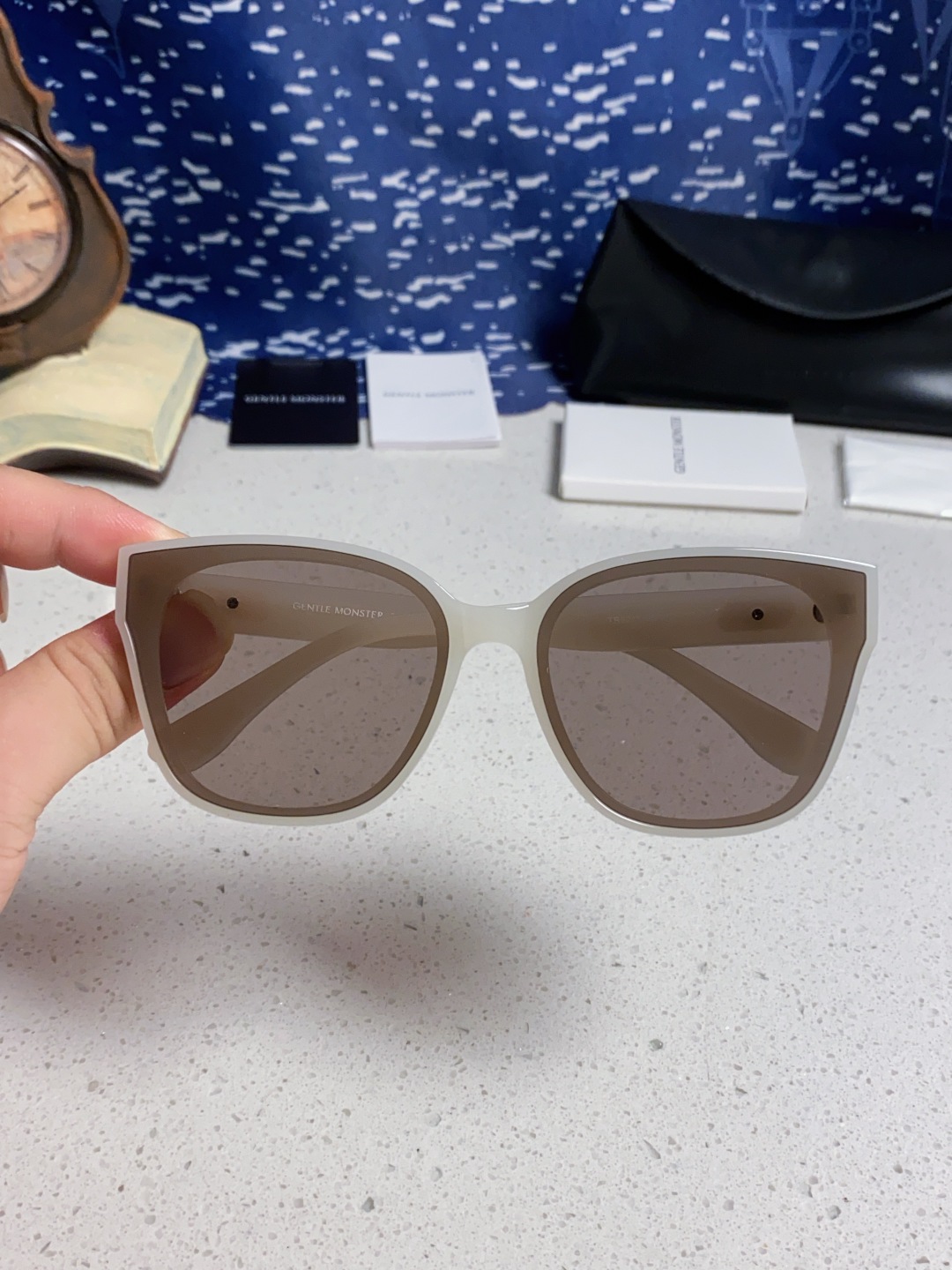 Gentle Moster(GM) 2025新款偏光爆款浮云标 极简风格 男女通用防紫外线 型号：TR3