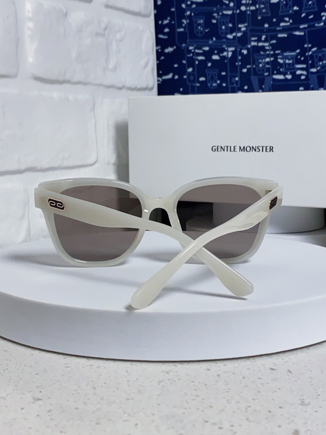 Gentle Moster(GM) 2025新款偏光爆款浮云标 极简风格 男女通用防紫外线 型号：TR3