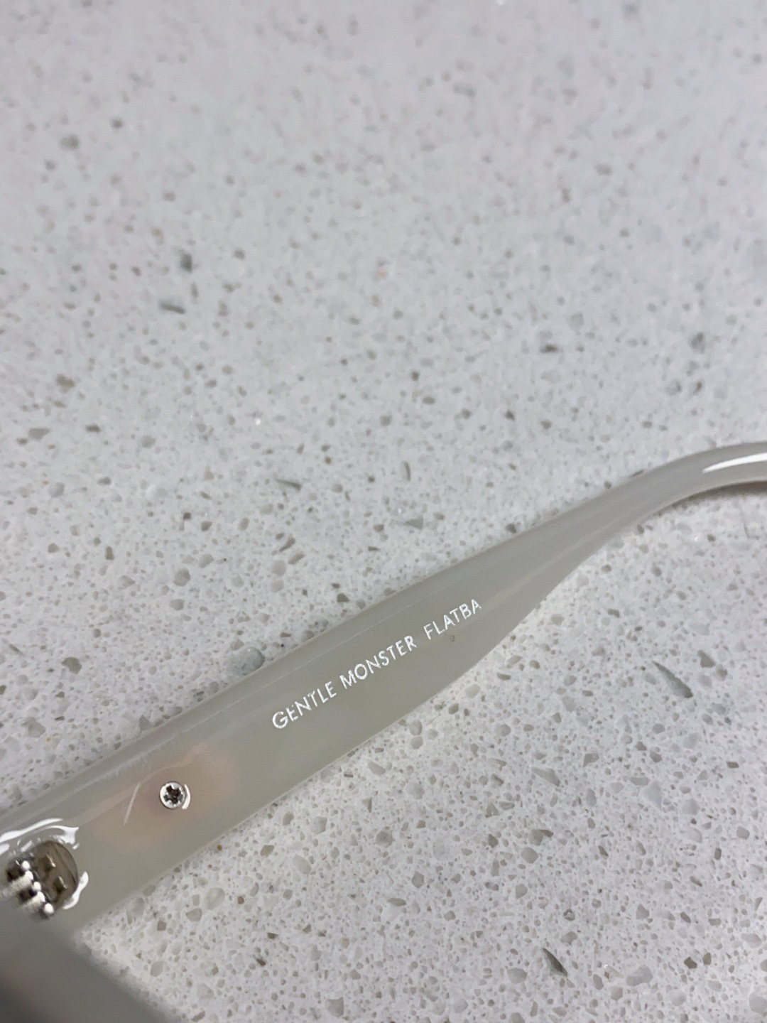 Gentle Moster(GM) 2025新款偏光爆款浮云标 极简风格 男女通用防紫外线 型号：TR3