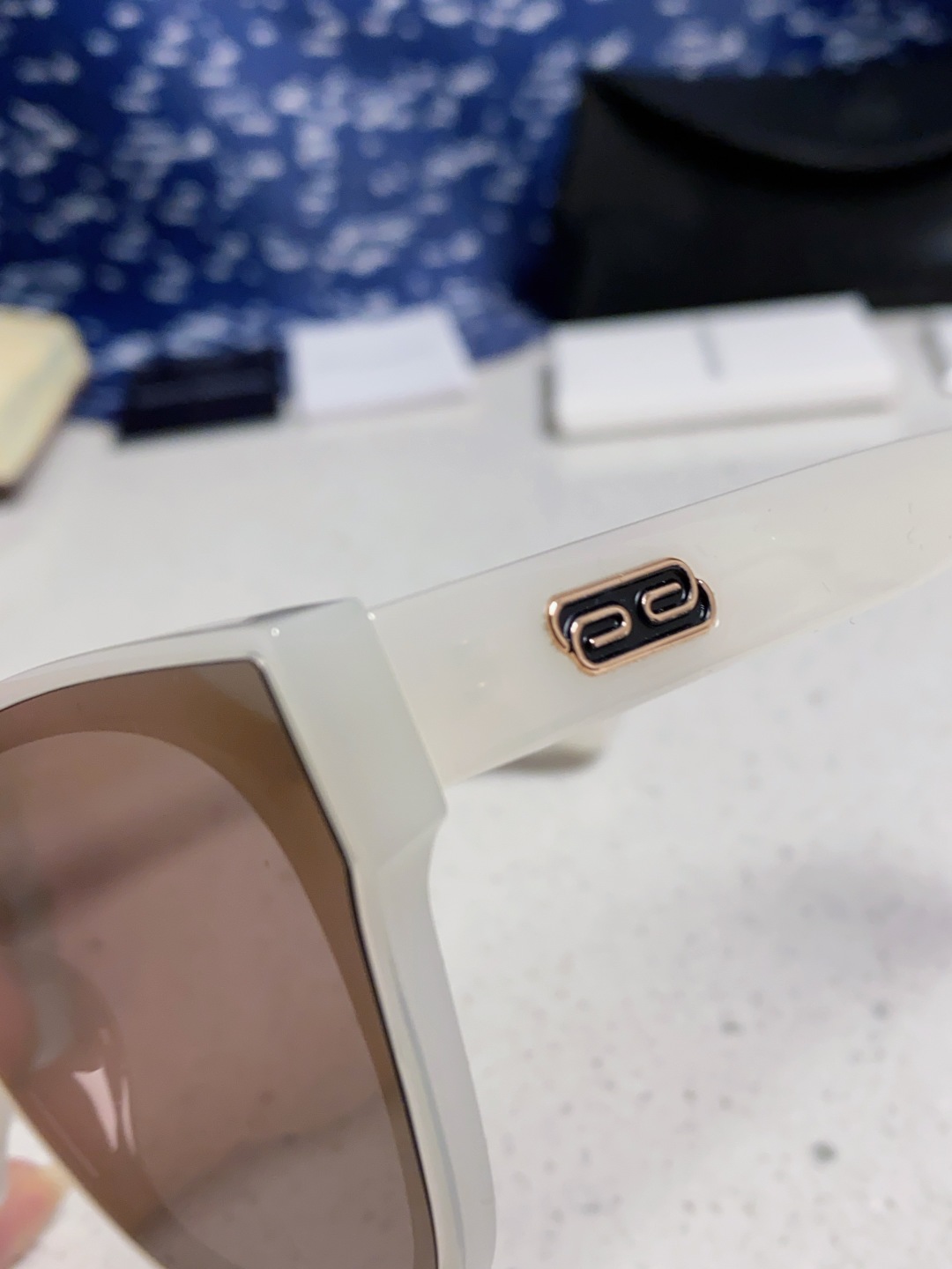 Gentle Moster(GM) 2025新款偏光爆款浮云标 极简风格 男女通用防紫外线 型号：TR3