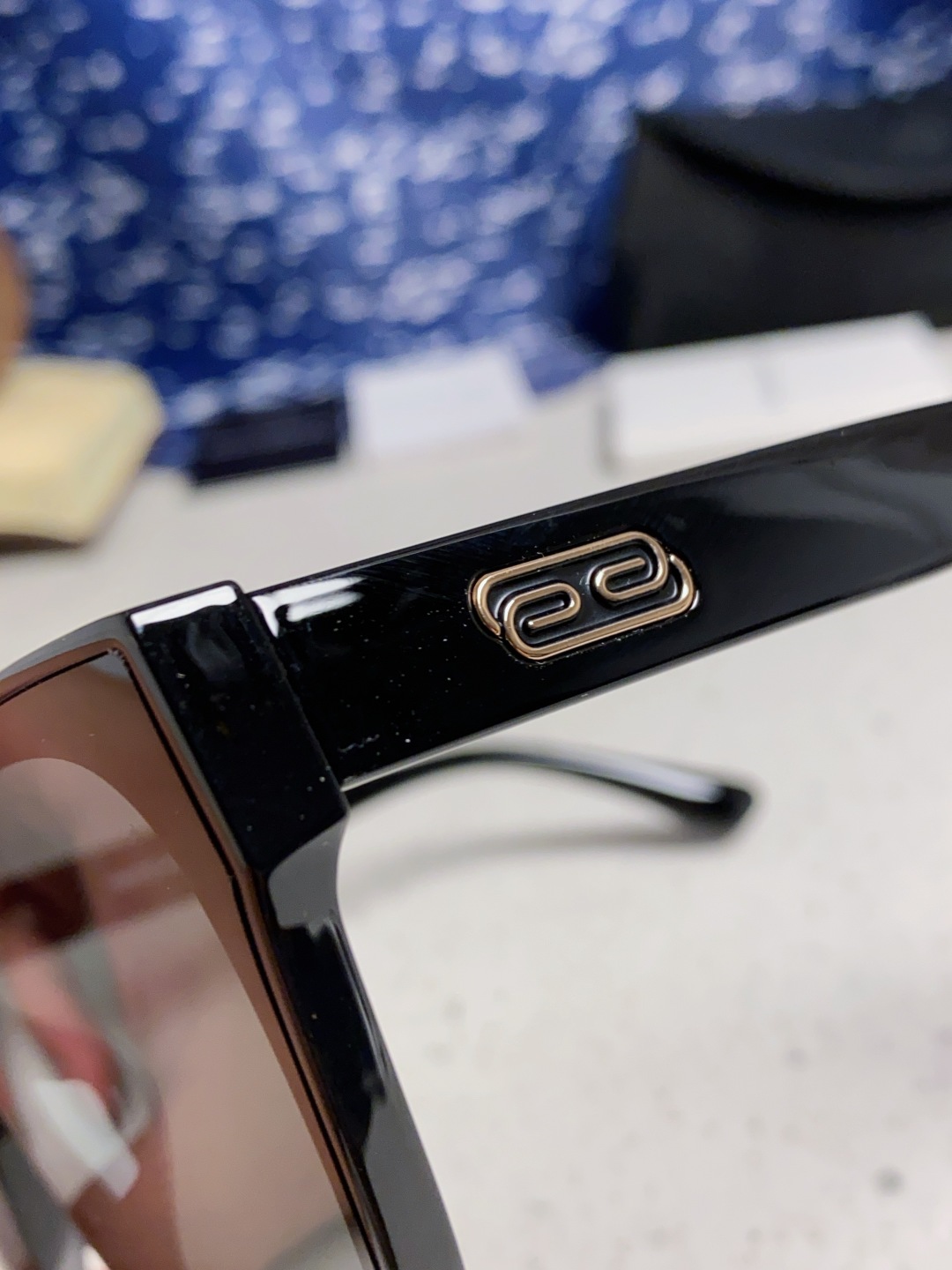 Gentle Moster(GM) 2025新款偏光爆款浮云标 极简风格 男女通用防紫外线 型号：TR3