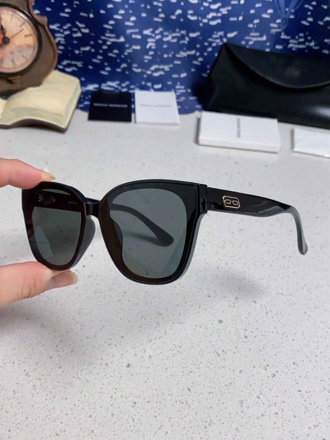 Gentle Moster(GM) 2025新款偏光爆款浮云标 极简风格 男女通用防紫外线 型号：TR3