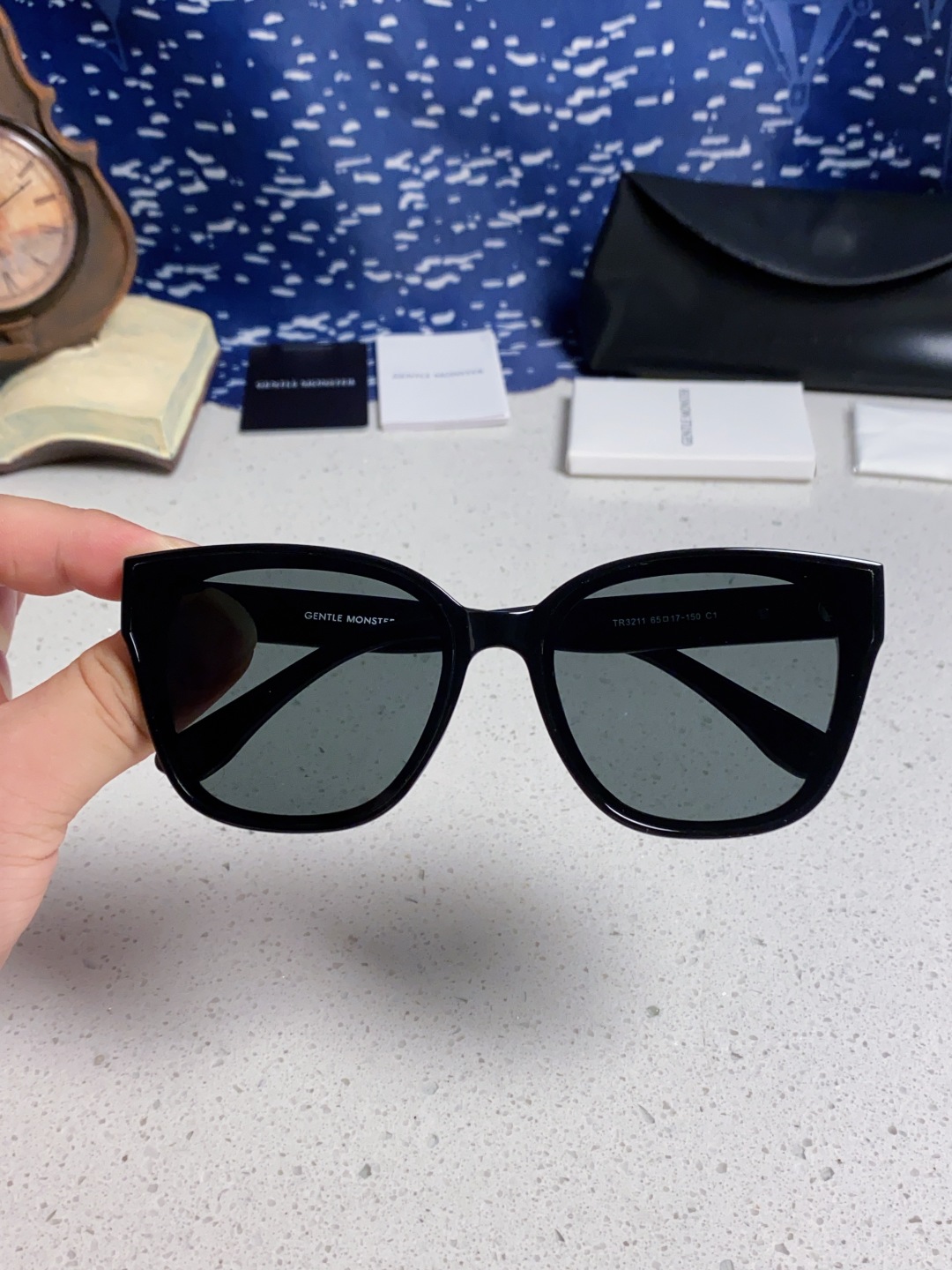 Gentle Moster(GM) 2025新款偏光爆款浮云标 极简风格 男女通用防紫外线 型号：TR3