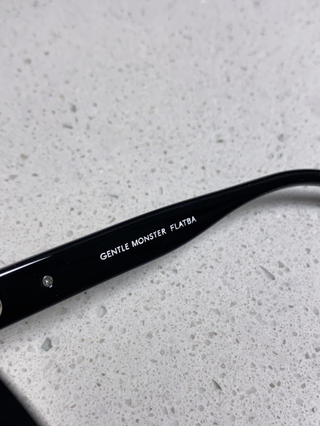 Gentle Moster(GM) 2025新款偏光爆款浮云标 极简风格 男女通用防紫外线 型号：TR3