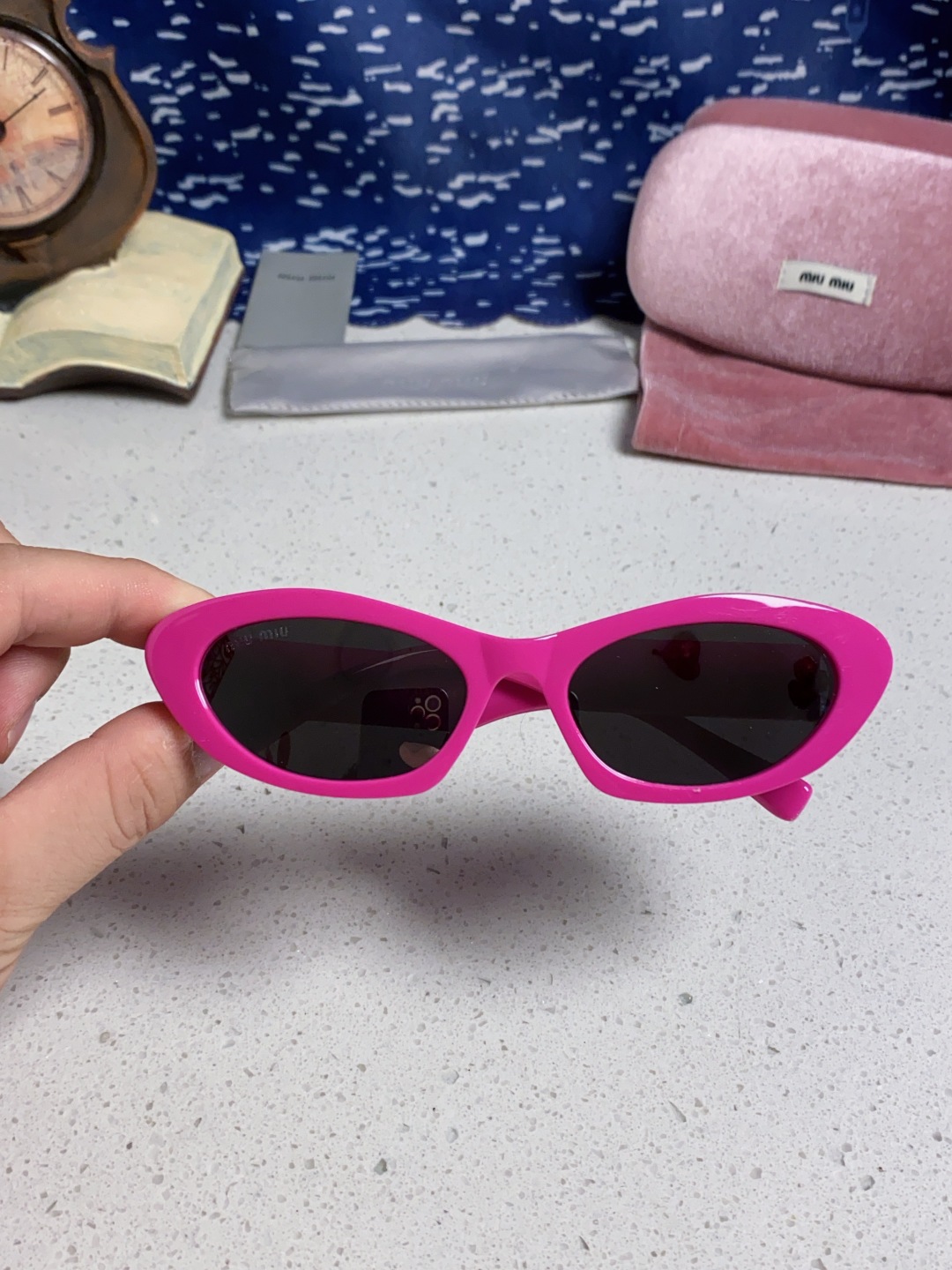 MiuMiu缪缪猫眼墨镜🕶️甜酷摩登女孩看过来真的被拿捏了!十分甜美减龄的一款墨镜，把少女的心狠狠抓住，