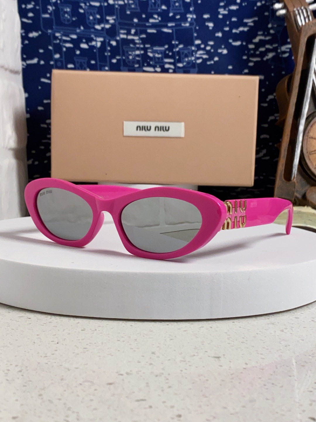 MiuMiu缪缪猫眼墨镜🕶️甜酷摩登女孩看过来真的被拿捏了!十分甜美减龄的一款墨镜，把少女的心狠狠抓住，