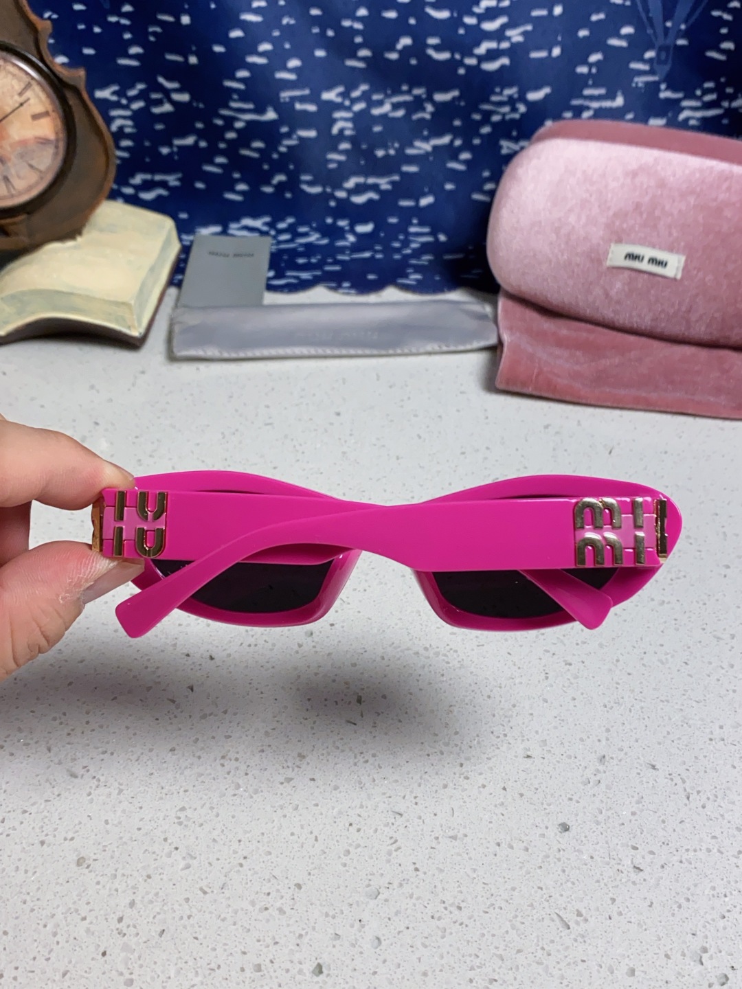 MiuMiu缪缪猫眼墨镜🕶️甜酷摩登女孩看过来真的被拿捏了!十分甜美减龄的一款墨镜，把少女的心狠狠抓住，