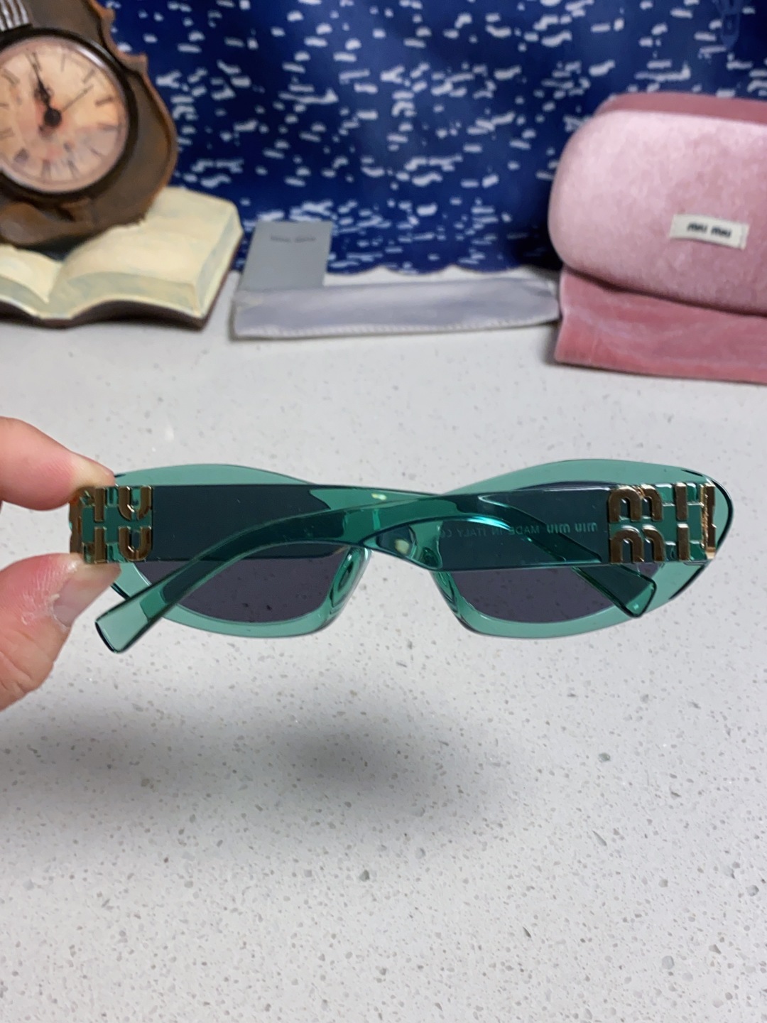 MiuMiu缪缪猫眼墨镜🕶️甜酷摩登女孩看过来真的被拿捏了!十分甜美减龄的一款墨镜，把少女的心狠狠抓住，
