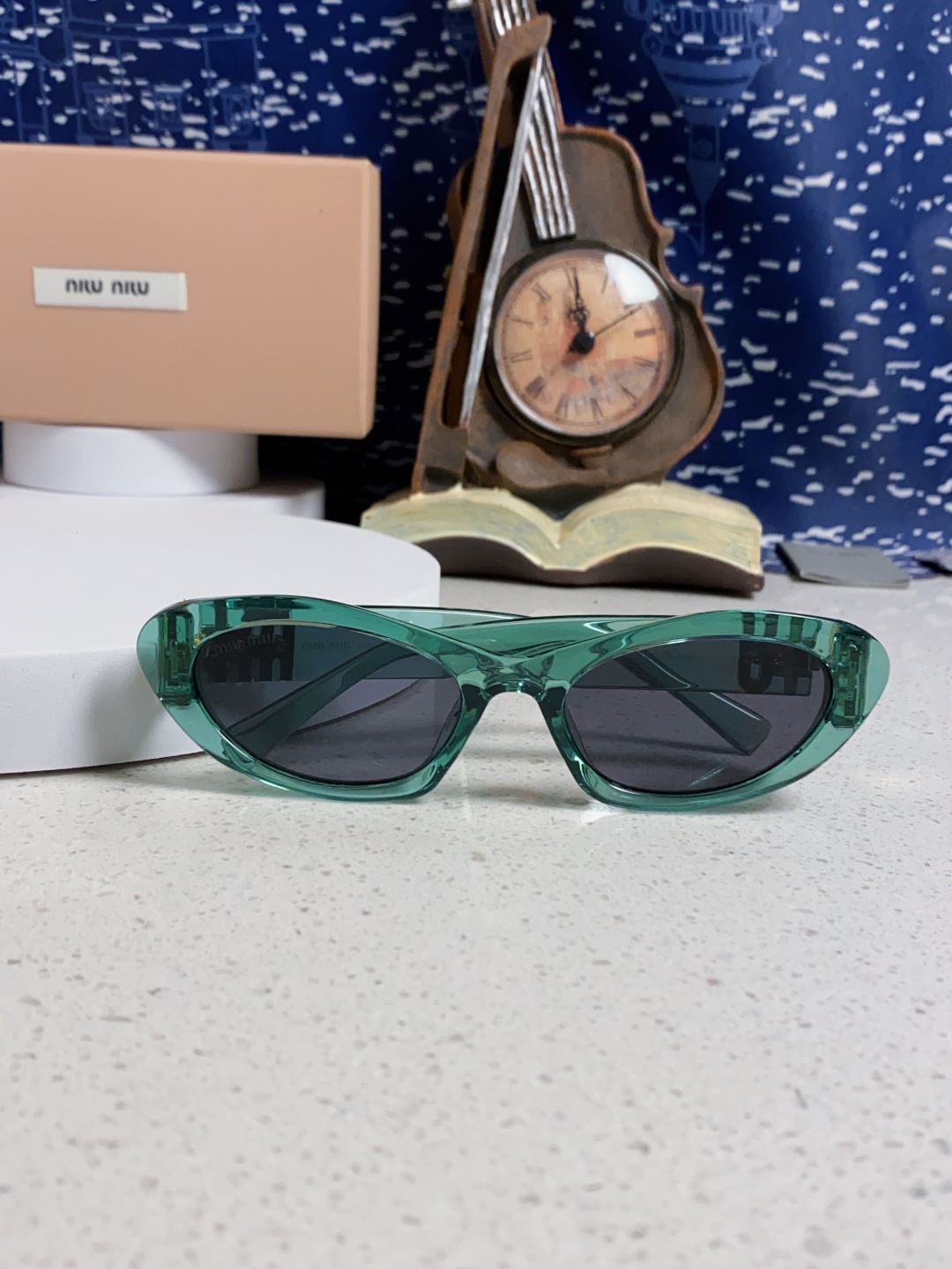MiuMiu缪缪猫眼墨镜🕶️甜酷摩登女孩看过来真的被拿捏了!十分甜美减龄的一款墨镜，把少女的心狠狠抓住，