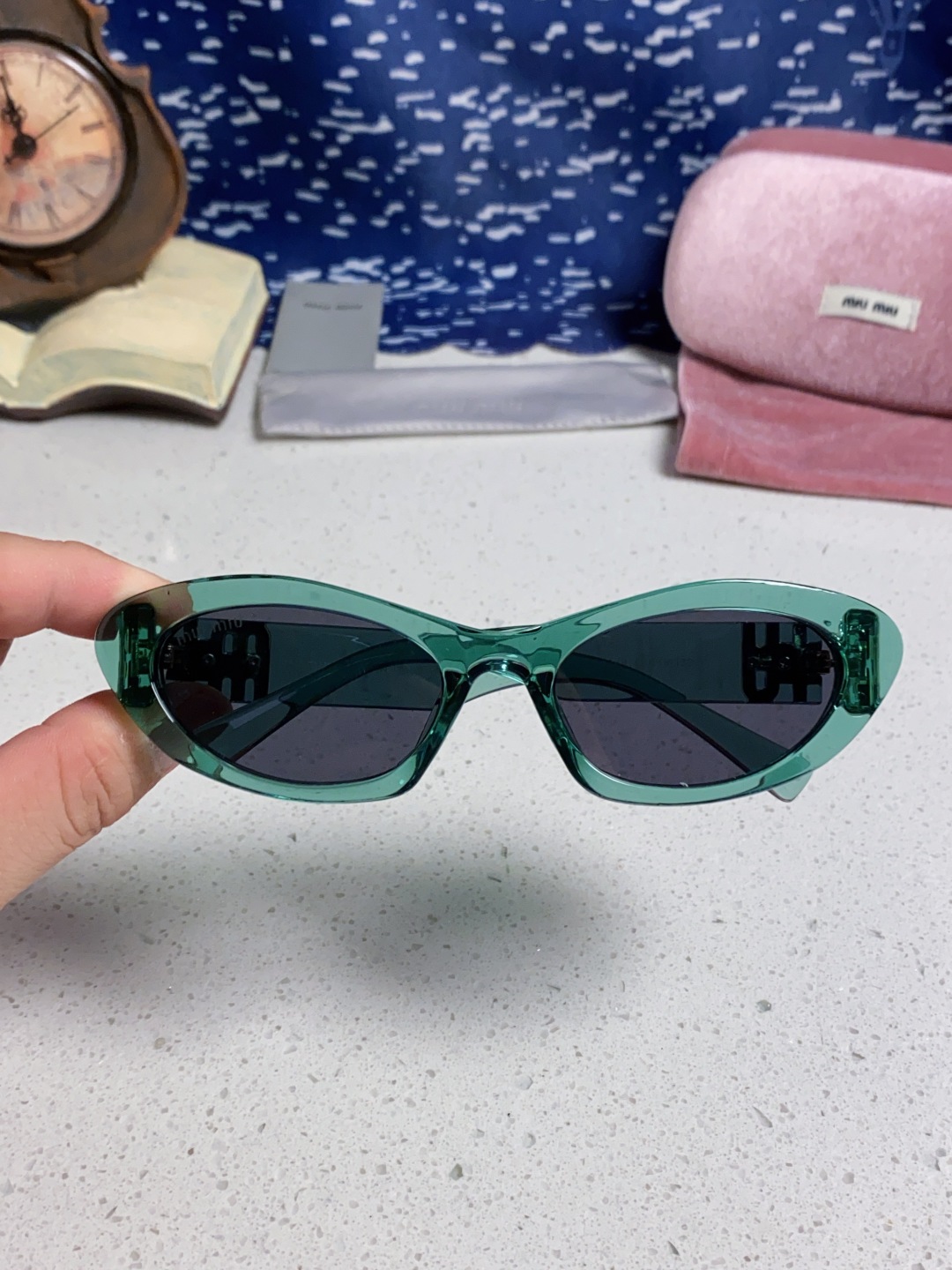 MiuMiu缪缪猫眼墨镜🕶️甜酷摩登女孩看过来真的被拿捏了!十分甜美减龄的一款墨镜，把少女的心狠狠抓住，
