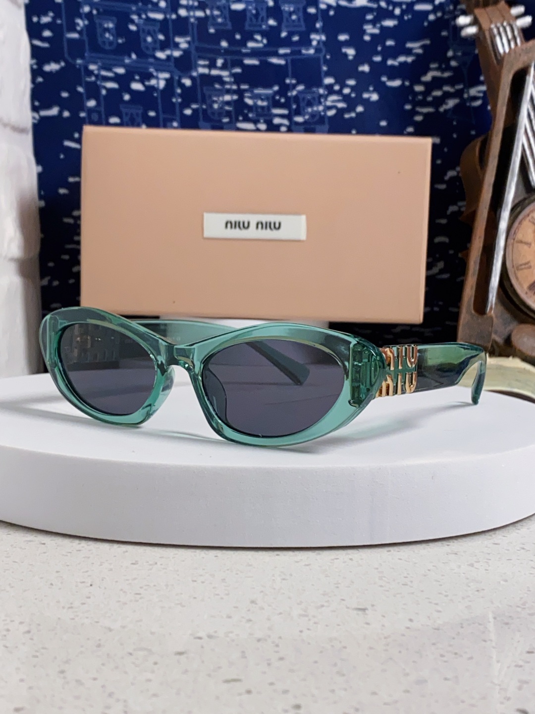 MiuMiu缪缪猫眼墨镜🕶️甜酷摩登女孩看过来真的被拿捏了!十分甜美减龄的一款墨镜，把少女的心狠狠抓住，
