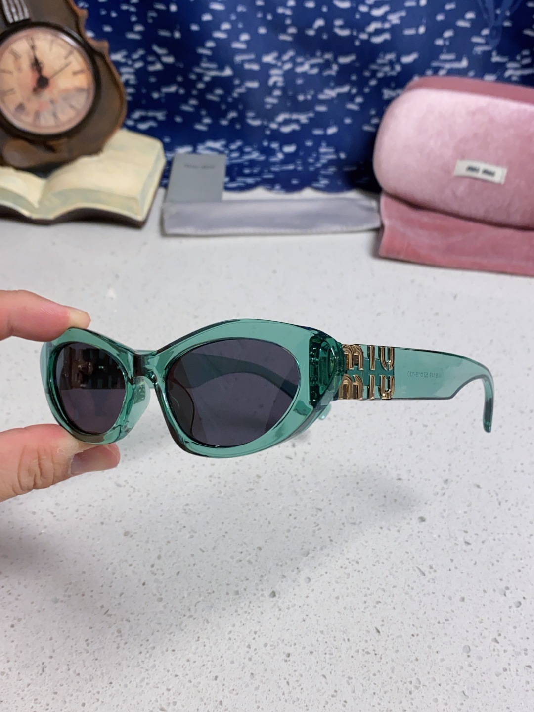 MiuMiu缪缪猫眼墨镜🕶️甜酷摩登女孩看过来真的被拿捏了!十分甜美减龄的一款墨镜，把少女的心狠狠抓住，