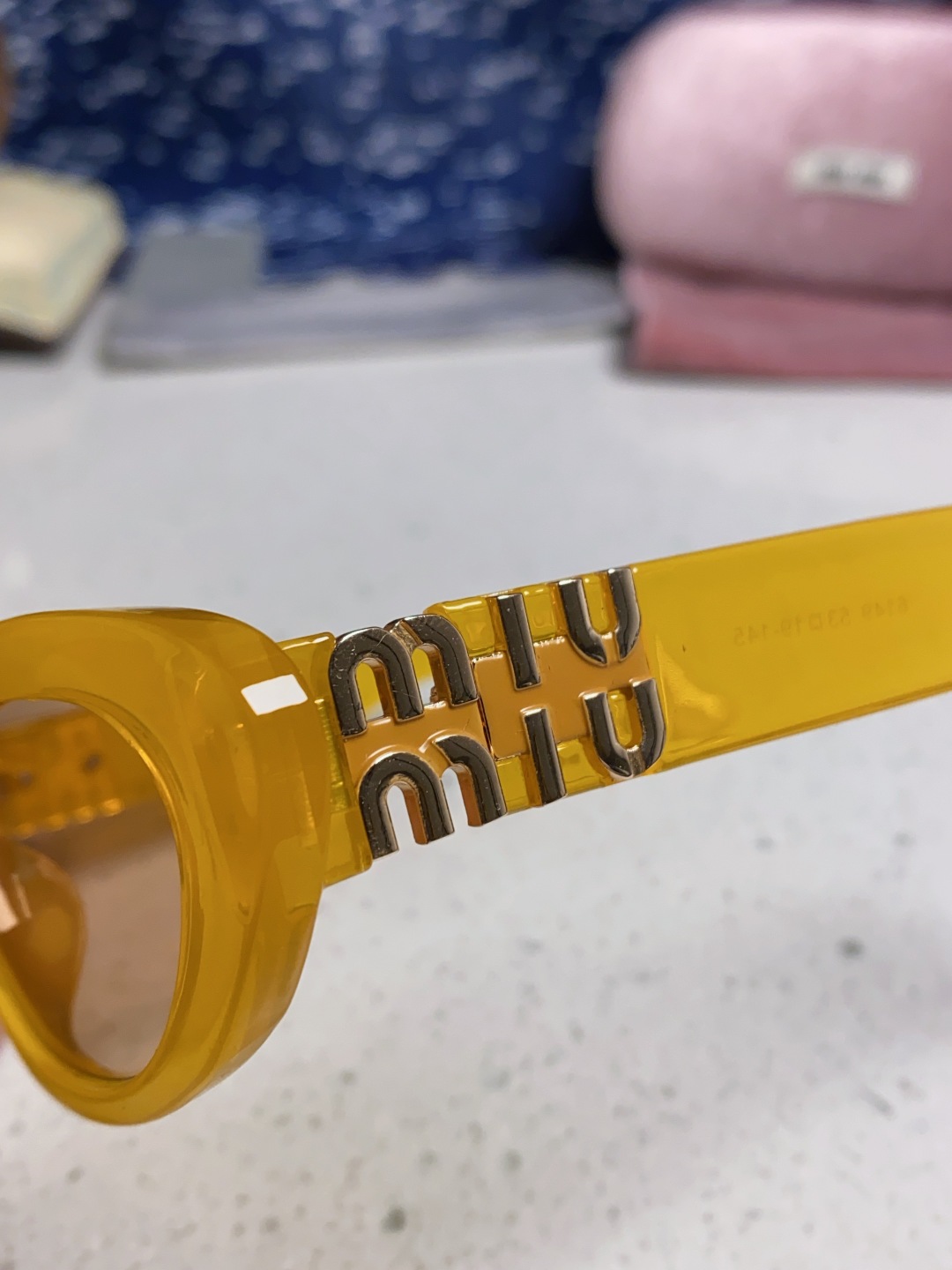 MiuMiu缪缪猫眼墨镜🕶️甜酷摩登女孩看过来真的被拿捏了!十分甜美减龄的一款墨镜，把少女的心狠狠抓住，