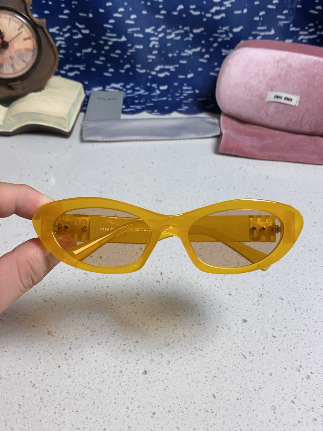 MiuMiu缪缪猫眼墨镜🕶️甜酷摩登女孩看过来真的被拿捏了!十分甜美减龄的一款墨镜，把少女的心狠狠抓住，