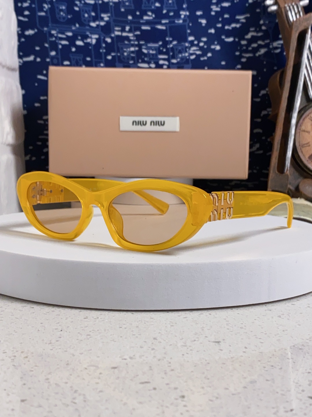 MiuMiu缪缪猫眼墨镜🕶️甜酷摩登女孩看过来真的被拿捏了!十分甜美减龄的一款墨镜，把少女的心狠狠抓住，