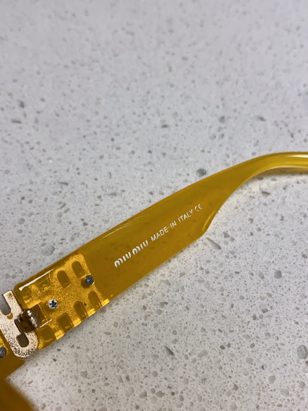 MiuMiu缪缪猫眼墨镜🕶️甜酷摩登女孩看过来真的被拿捏了!十分甜美减龄的一款墨镜，把少女的心狠狠抓住，