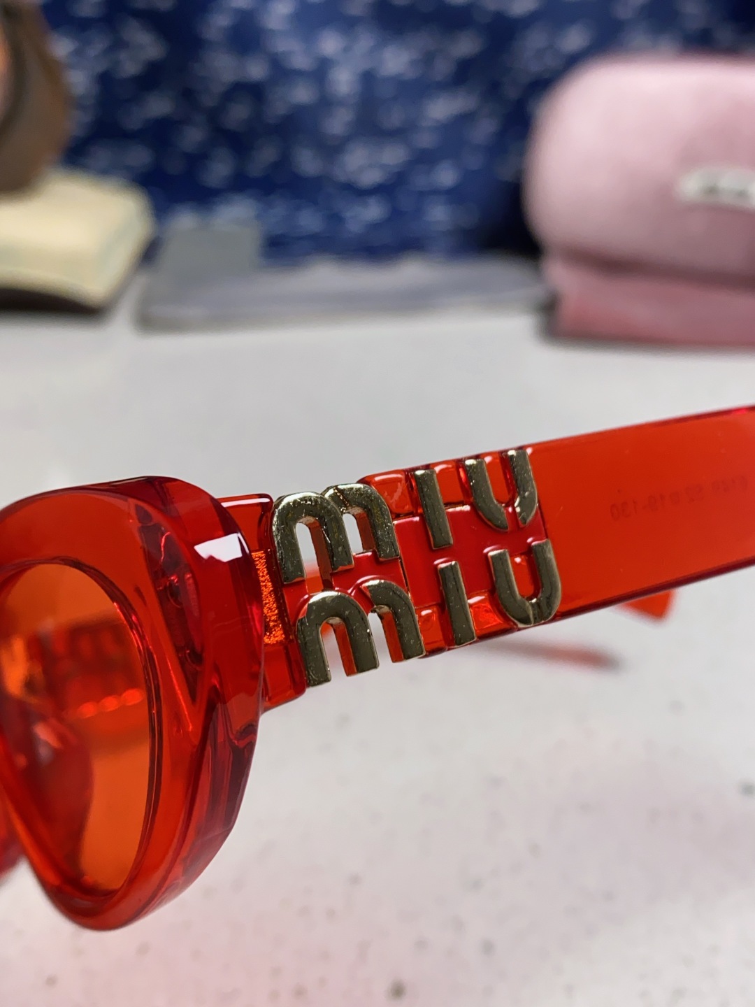MiuMiu缪缪猫眼墨镜🕶️甜酷摩登女孩看过来真的被拿捏了!十分甜美减龄的一款墨镜，把少女的心狠狠抓住，