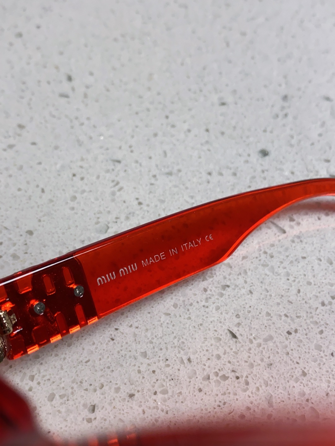 MiuMiu缪缪猫眼墨镜🕶️甜酷摩登女孩看过来真的被拿捏了!十分甜美减龄的一款墨镜，把少女的心狠狠抓住，