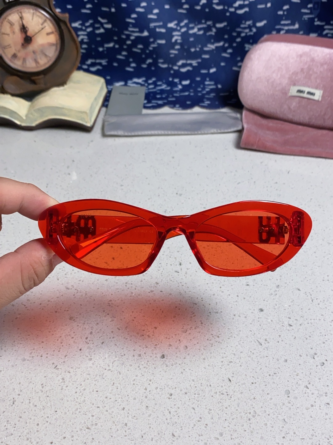 MiuMiu缪缪猫眼墨镜🕶️甜酷摩登女孩看过来真的被拿捏了!十分甜美减龄的一款墨镜，把少女的心狠狠抓住，